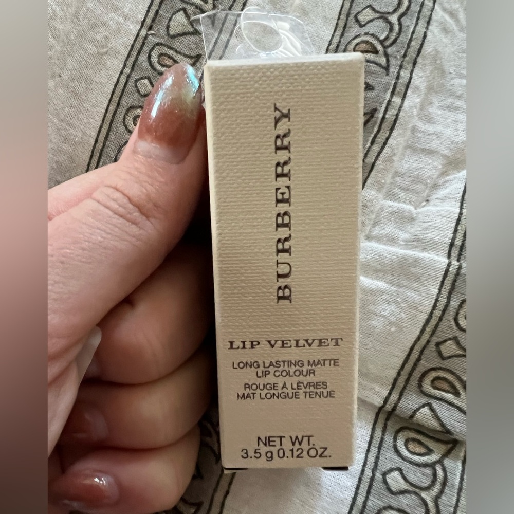 NEW 🎉BURBERRY long lasting LIP velvet lipstick IN MILITARY RED